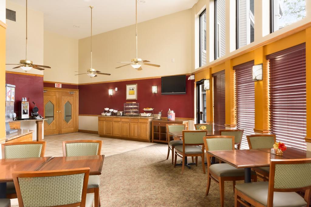 Ramada Huntsville Εξωτερικό φωτογραφία