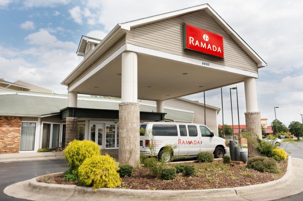 Ramada Huntsville Εξωτερικό φωτογραφία
