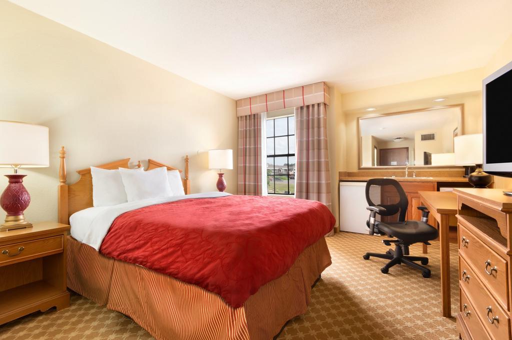 Ramada Huntsville Δωμάτιο φωτογραφία