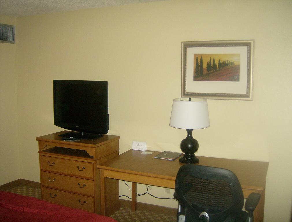 Ramada Huntsville Δωμάτιο φωτογραφία