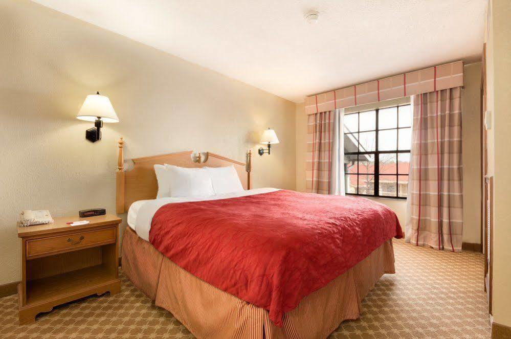 Ramada Huntsville Εξωτερικό φωτογραφία