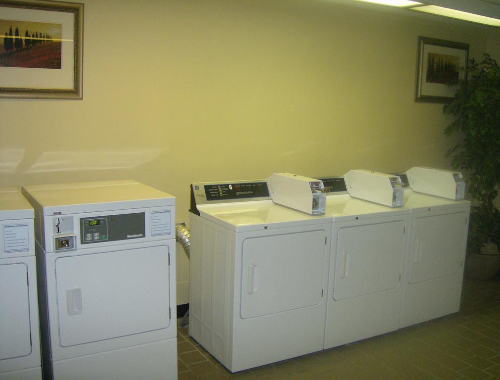 Ramada Huntsville Εξωτερικό φωτογραφία